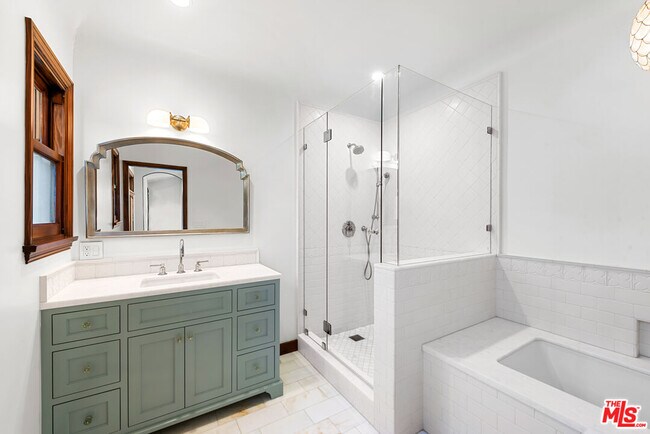 Building Photo - 1039 Hi Point St