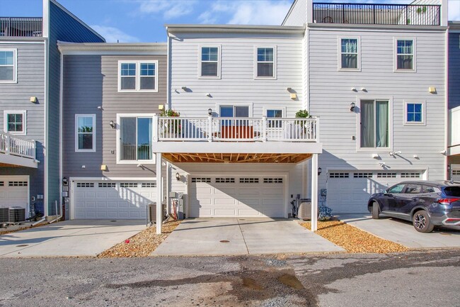 Building Photo - Spacious 3BR Townhome in Annapolis, modern...