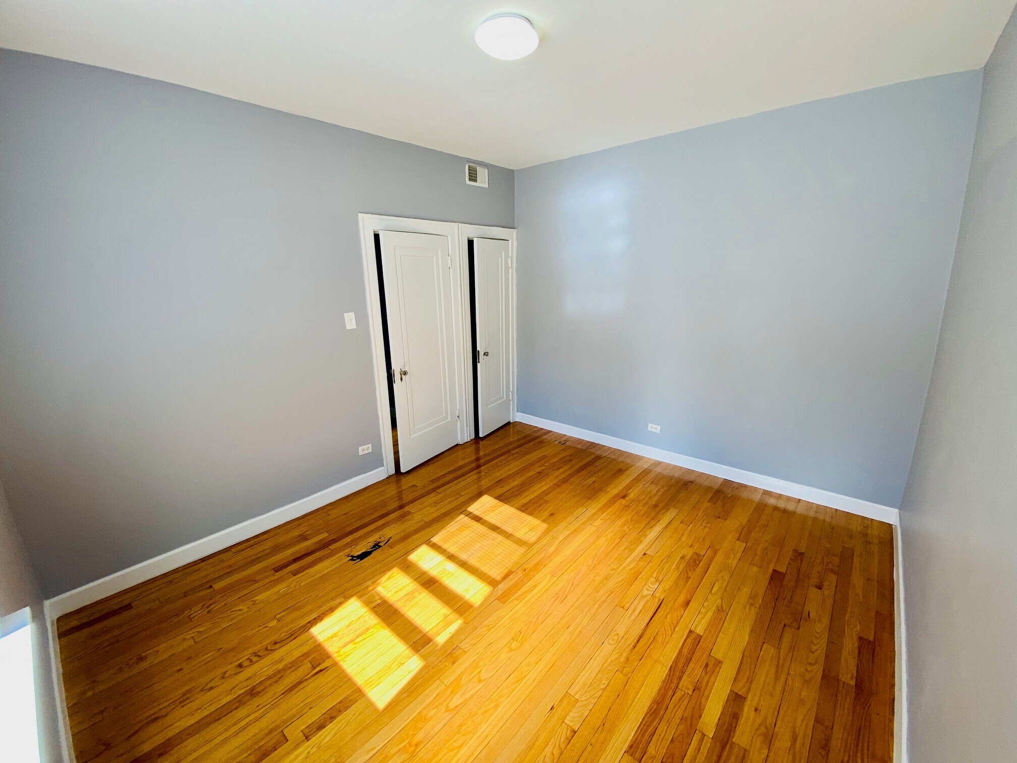 Building Photo - 4165 S Archer Ave