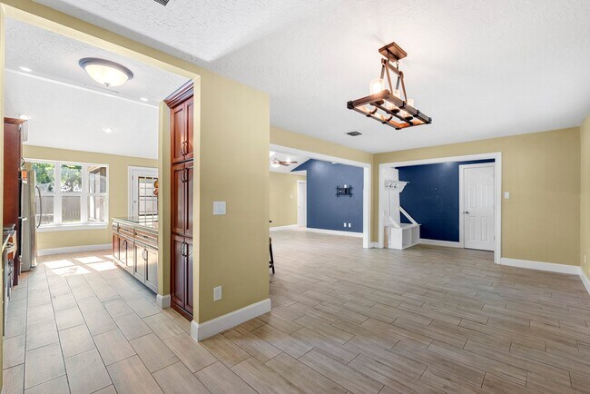 Building Photo - 3010 Westerland Dr