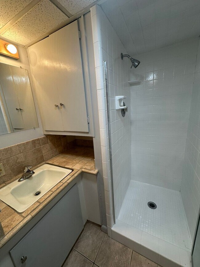 Building Photo - 3429 Quincy Ave