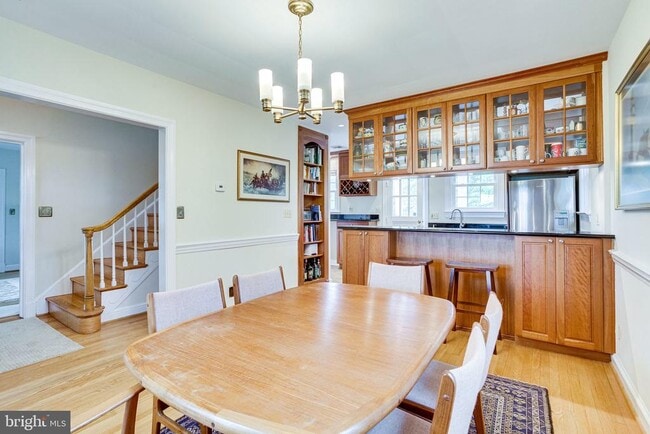 Building Photo - 609 Upland Pl