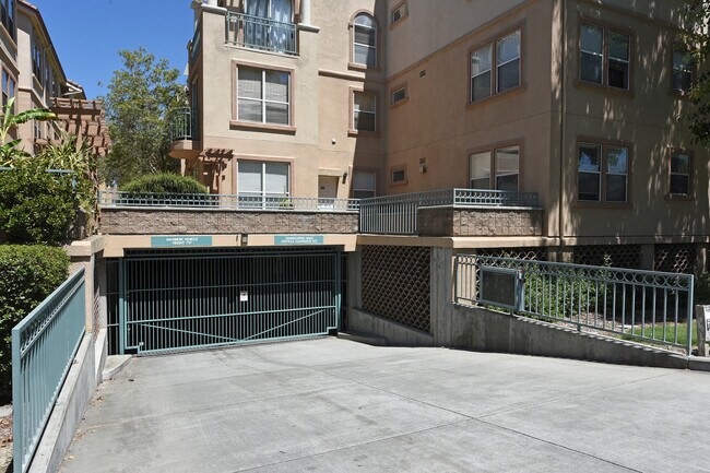 Building Photo - Beautiful 2BR/2BA Condo - Convenient Downtown San Jose Location!