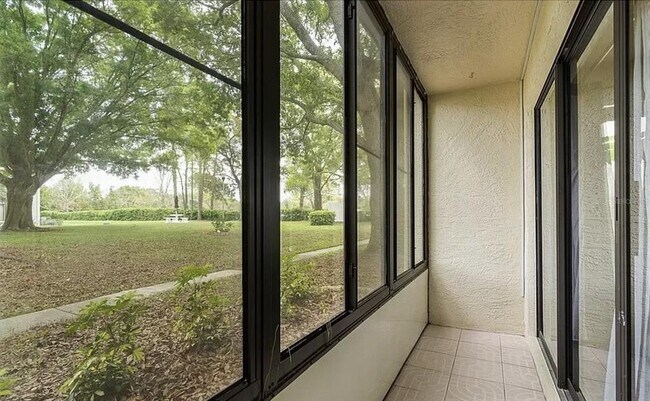 Building Photo - 2568 Pine Ridge Way S