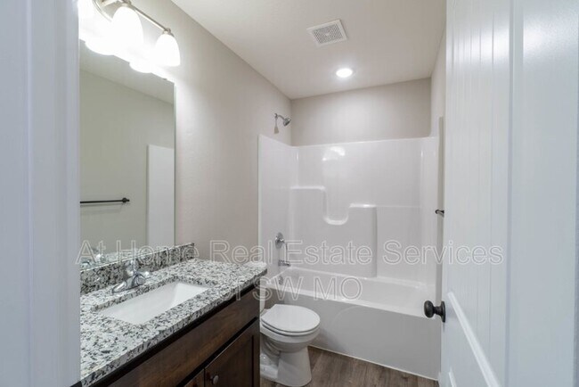 Building Photo - 1802 S 15th St