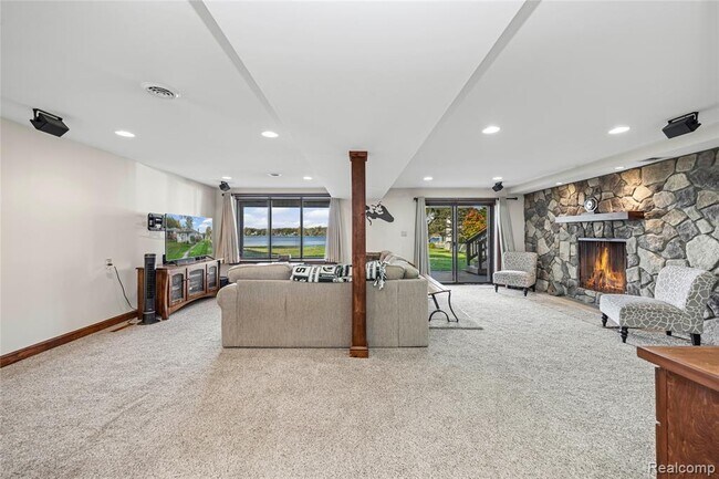 Building Photo - 9510 Beechcrest St