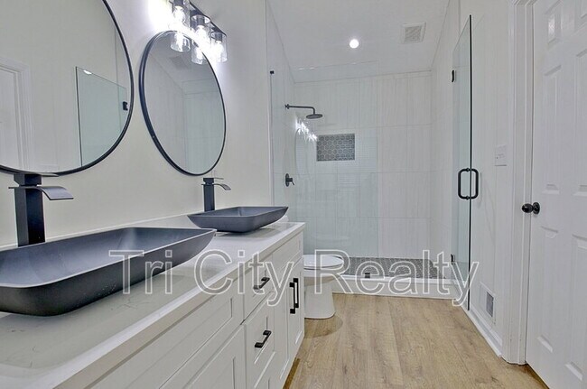 Building Photo - 150 Drennan Dr