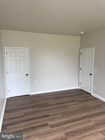 Building Photo - 100 S Park St