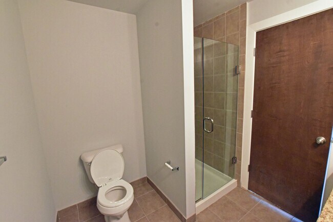 Building Photo - Shelby Township Townhouse -3 Bedrooms, 2.5 Baths, 2-Car attached garage, 1885 SF