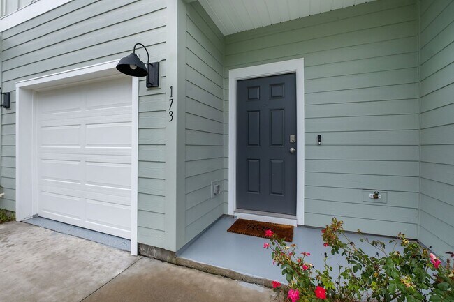Building Photo - Brand New Construction Townhome in Misting Springs of Crawfordville