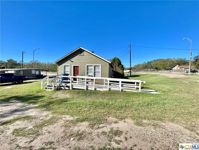 Building Photo - 1127 US-59