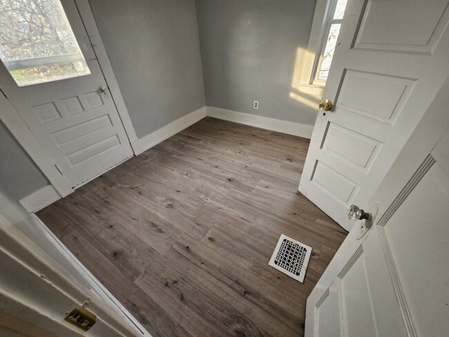 Building Photo - 1850 E 32nd St