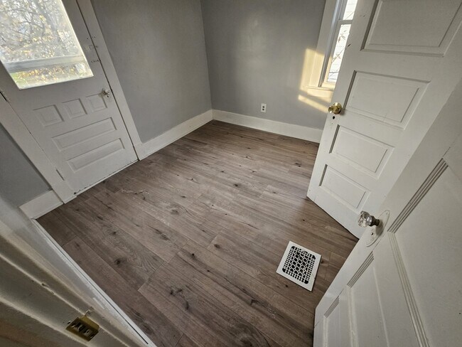 Building Photo - 1852 E 32nd St