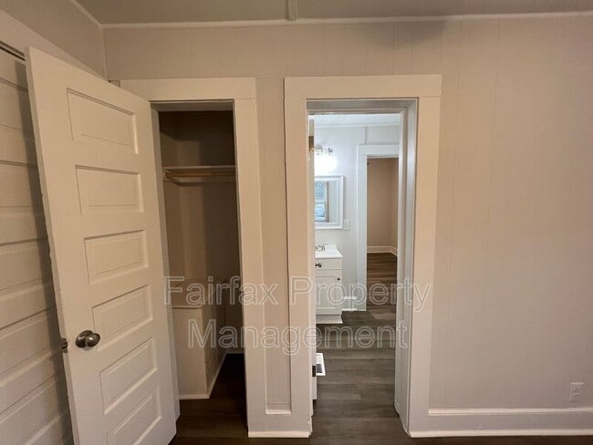 Building Photo - 215 Temple Ave