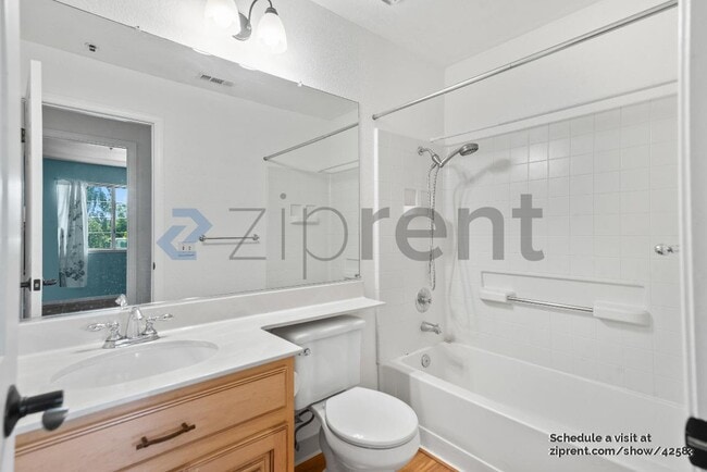 Building Photo - 714 Waterford Pl