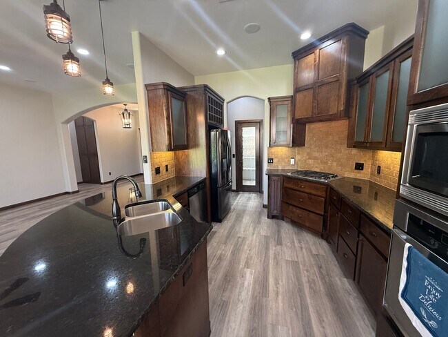 Building Photo - 3 bed plus office, Neighborhood amenities include a neighborhood pond, Pool and playground!