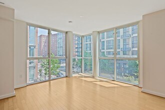 Building Photo - Modern 2br/2ba at Navy Yard