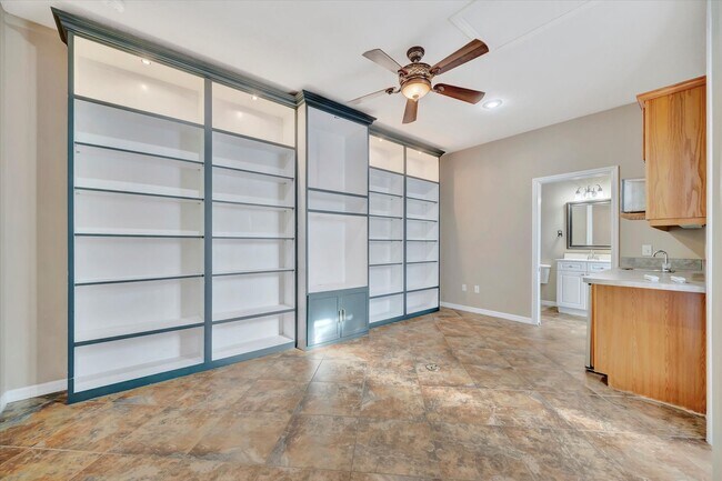 Building Photo - Beautiful 4 bed/ 2.5 bath Rental ~ Sarasota