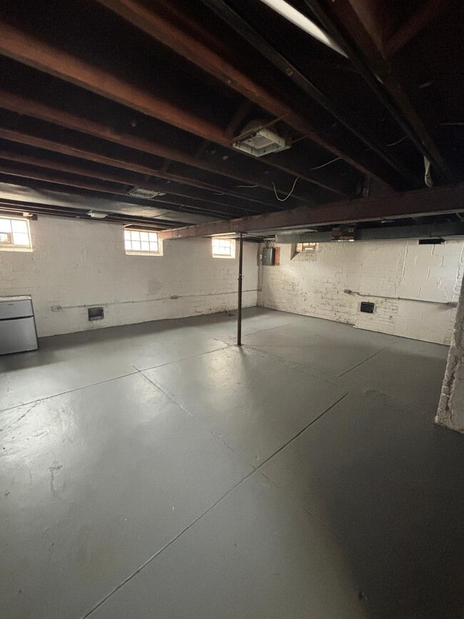 Building Photo - 18603 Arrowhead Ave