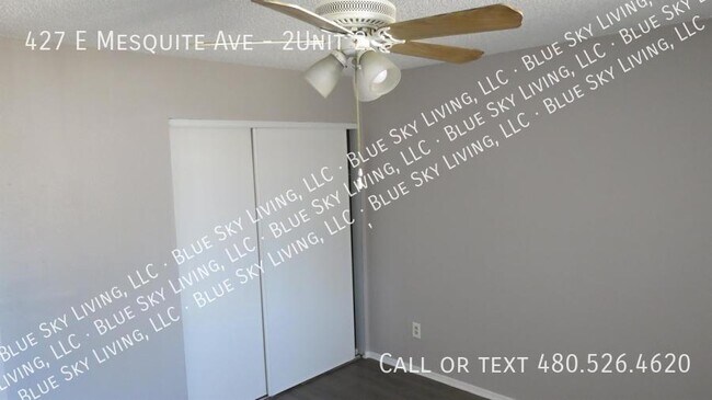 Building Photo - 427 E Mesquite Ave