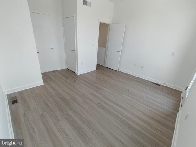 Building Photo - 3040 Northbank Pl