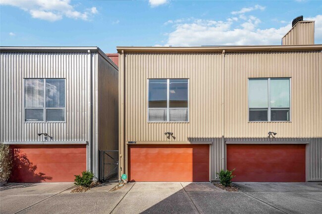 Building Photo - 2605 Calumet St