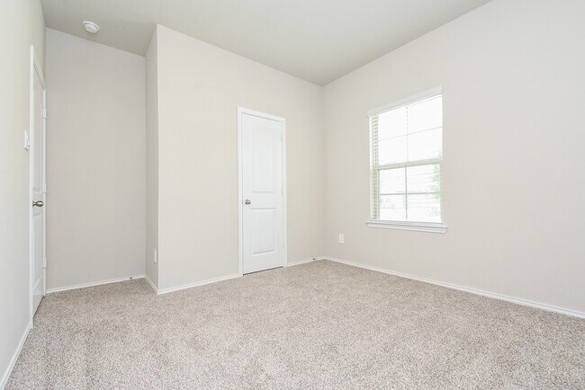 Building Photo - 40530 Birch Shadows Ct