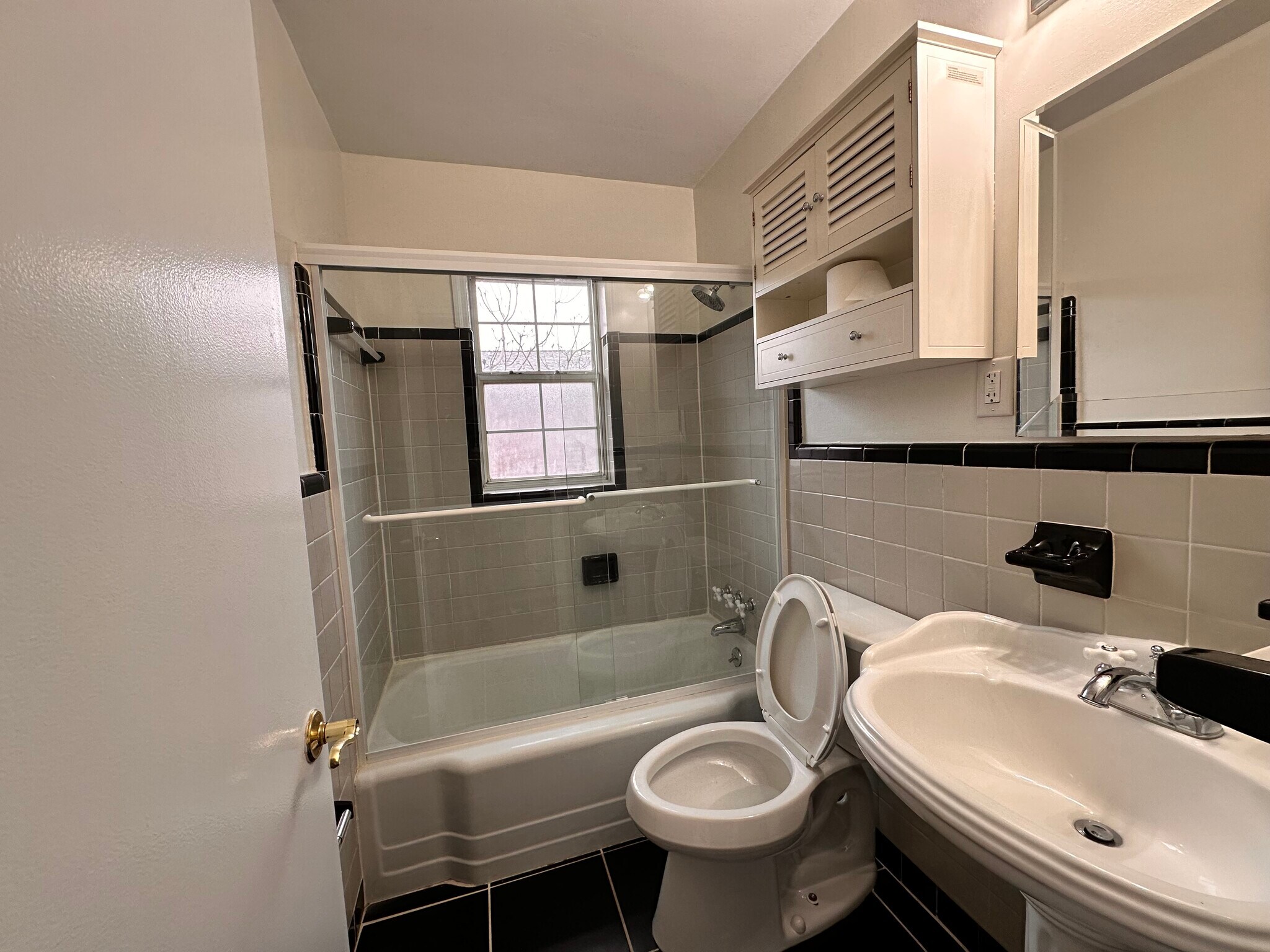 Building Photo - 114 Crescent Ave