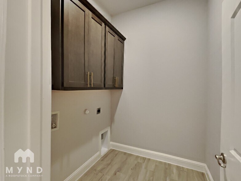 Building Photo - 552 Bradley Dr