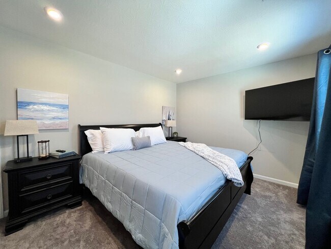 Building Photo - 7876 Ellington Ct