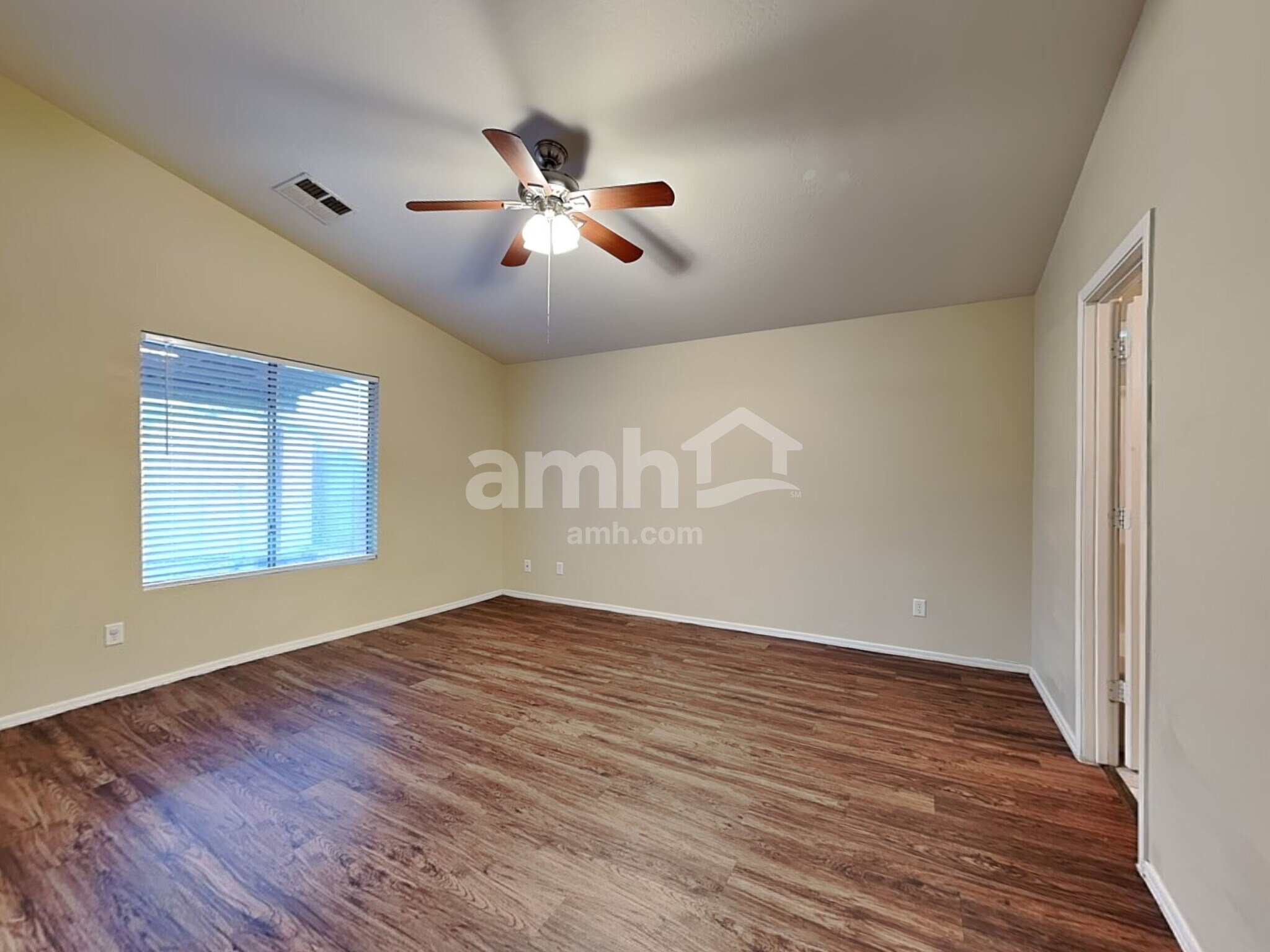 Building Photo - 137 S 110th Pl