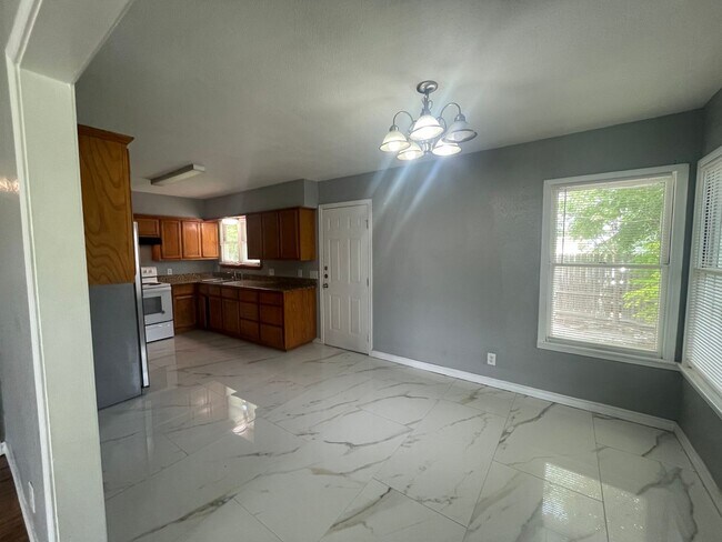 Building Photo - 4501 Moravian Dr