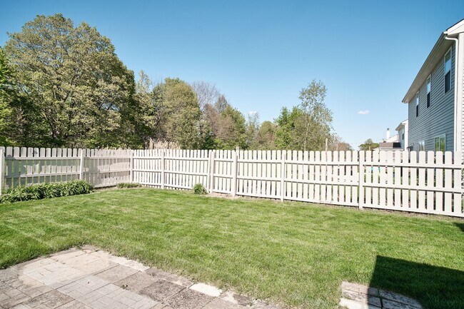 Building Photo - For Rent-4BDRM, 2.5BA Home in Ashwood