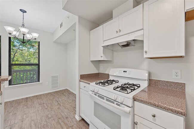 Building Photo - 3839 Dry Creek Dr