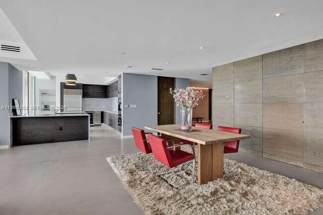 Building Photo - 900 Biscayne Blvd