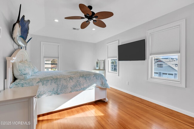 Building Photo - 1003 C St