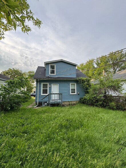 Building Photo - 690 E Marshall St