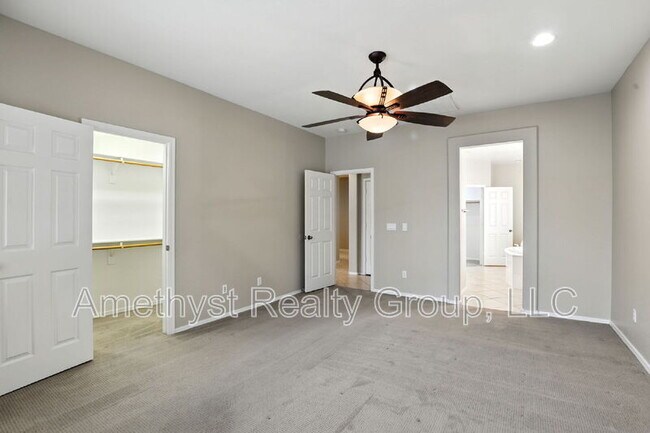 Building Photo - 2313 W Bonanza Ln