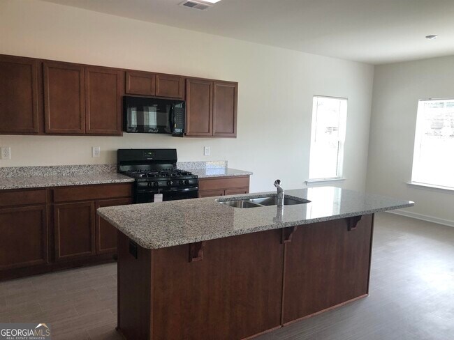 Building Photo - 1109 Day Dr