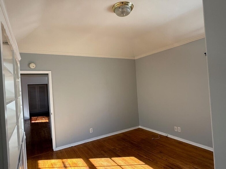 Bedroom - 4448 Carpenter Ave