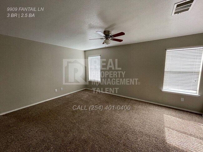 Building Photo - 9909 Fantail Ln