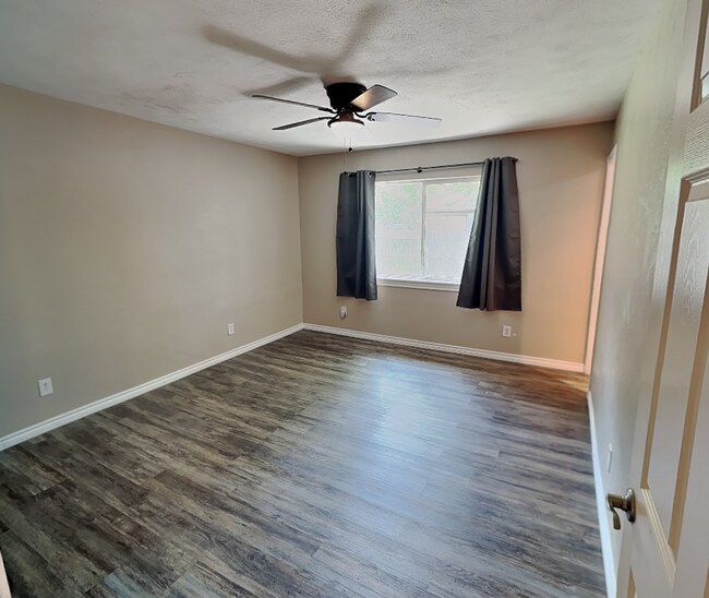 Building Photo - Don't miss your opportunity to make this Camelot gem your next home—schedule your tour today!