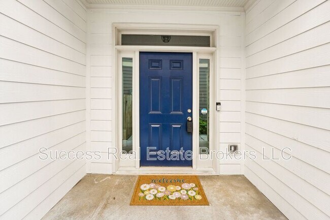 Building Photo - 1231 Ridenour Ln