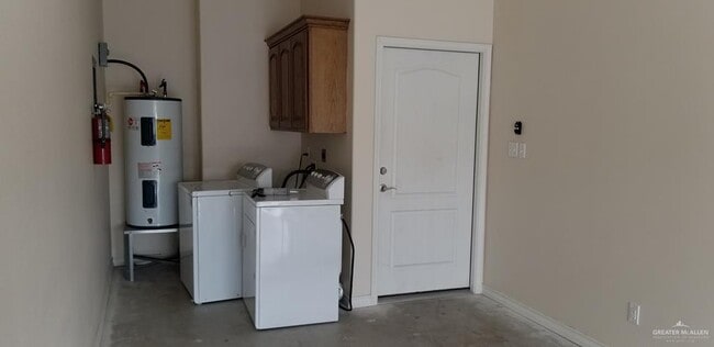 Building Photo - 15 Samgar St