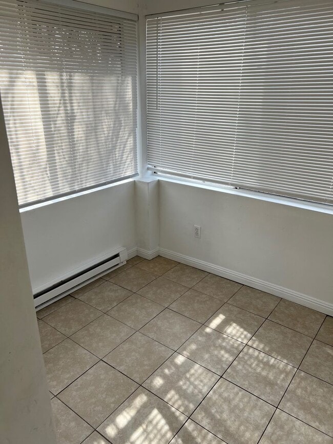 Building Photo - 815 Dameron Dr