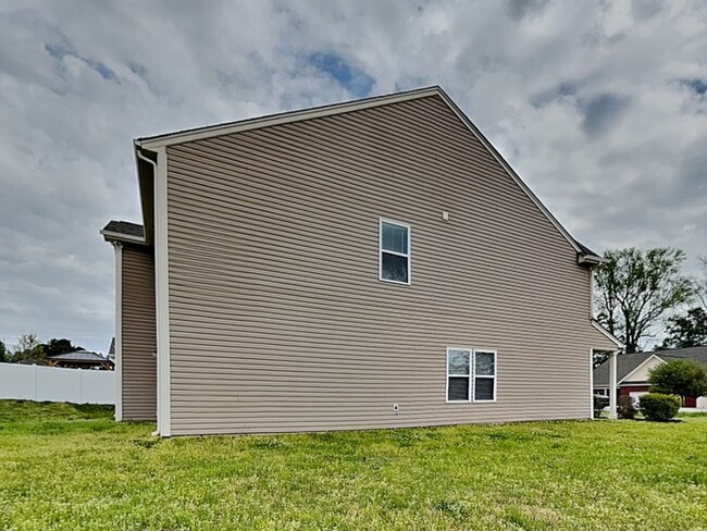 Building Photo - Spacious 4-Bedroom Home in Crystal Lakes ?...