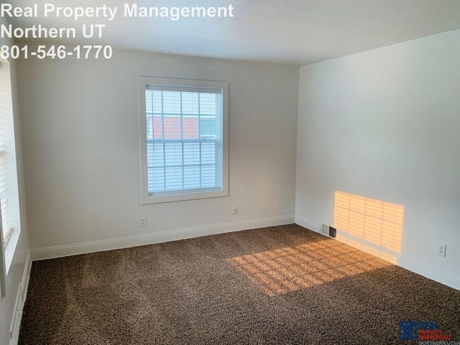 Building Photo - 4 Bedroom 2 Bath Ogden Home Available Now!