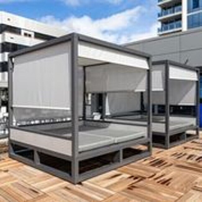 Building Photo - Penthouse 1-bedroom with 2-Parking!