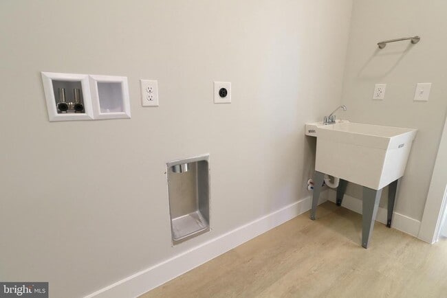 Building Photo - 106 Elly Dr