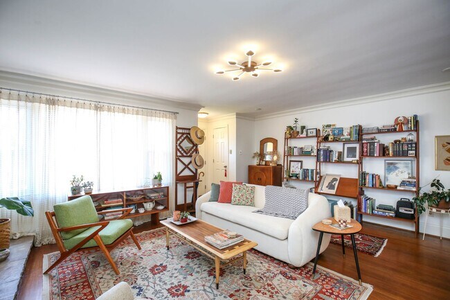 Building Photo - Adorable 3 bedroom ranch with fenced yard!